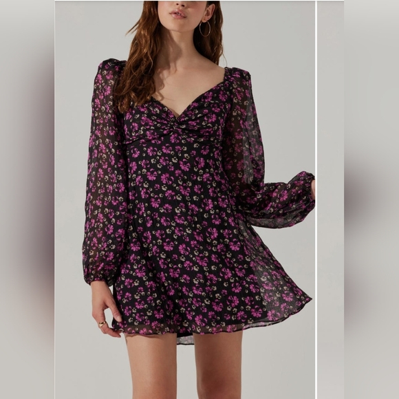 #151 ASTR the Label Floral back cutout long sleeve mini dress NWT - Picture 1 of 6